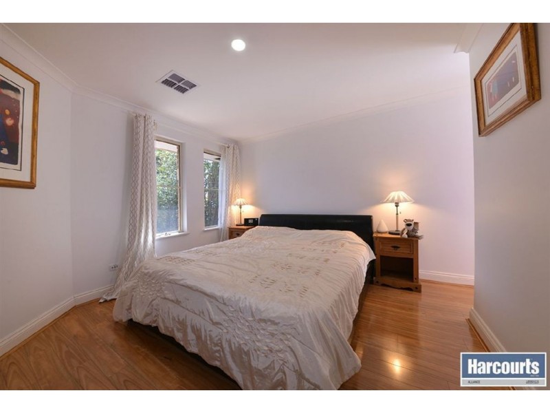 12 Whitecliffe Square, Iluka WA 6028