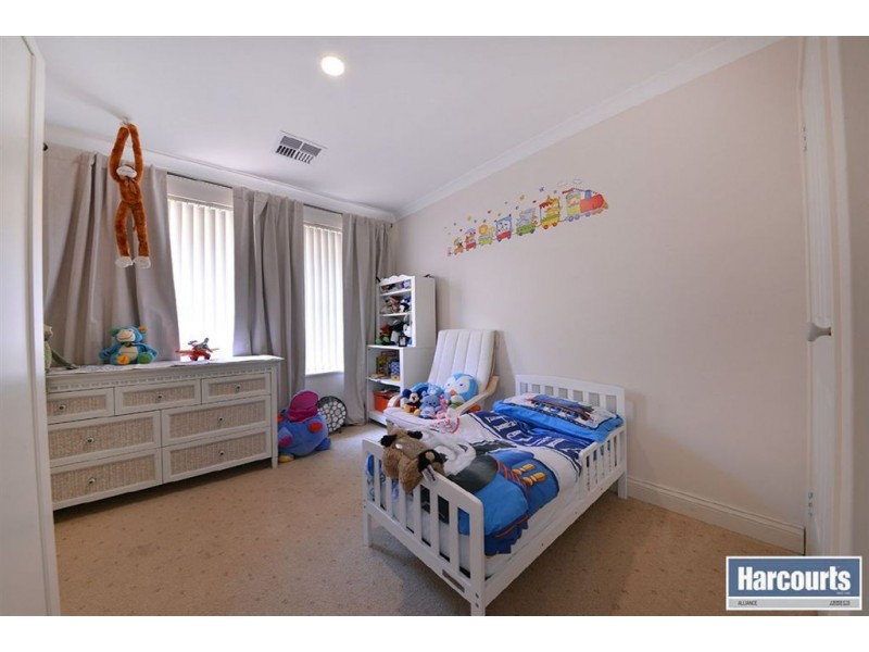 12 Whitecliffe Square, Iluka WA 6028