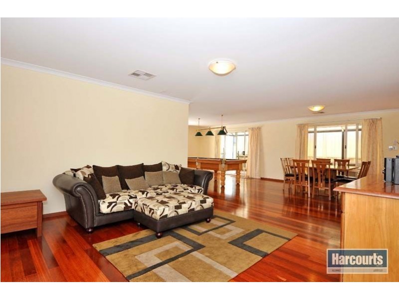 28 Enfield Turn, Carramar WA 6031