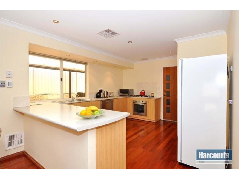 28 Enfield Turn, Carramar WA 6031