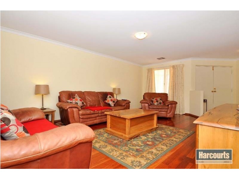 28 Enfield Turn, Carramar WA 6031