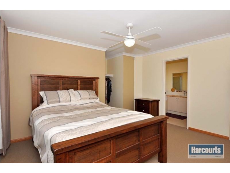 28 Enfield Turn, Carramar WA 6031