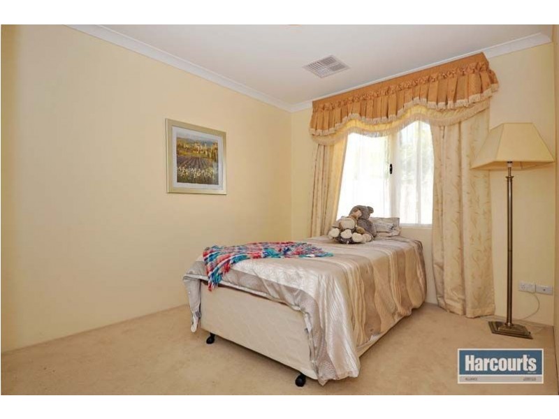 28 Enfield Turn, Carramar WA 6031