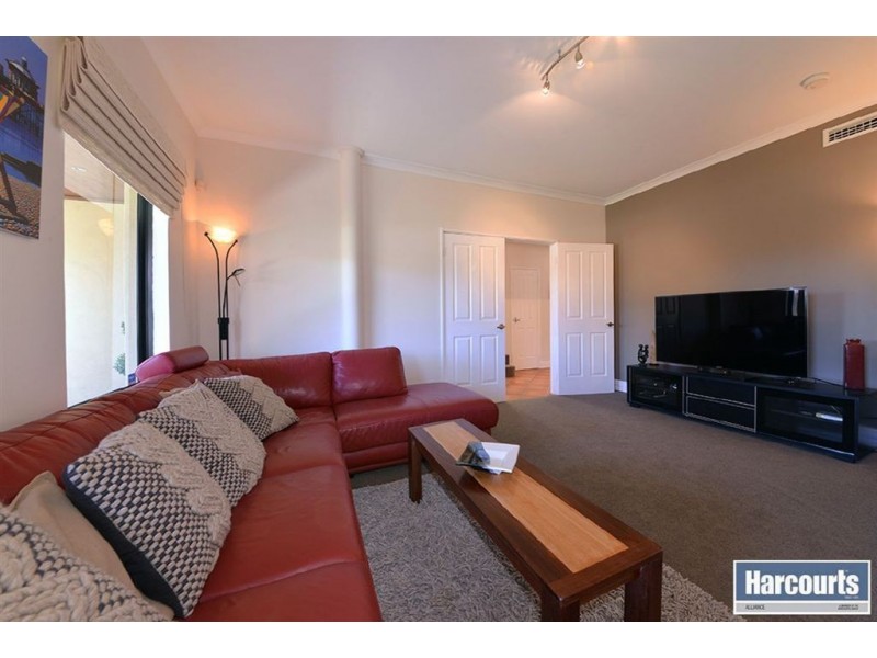 21 Manta Pass, Mindarie WA 6030