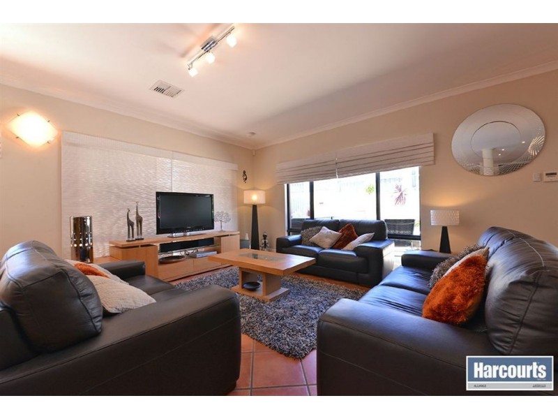 21 Manta Pass, Mindarie WA 6030