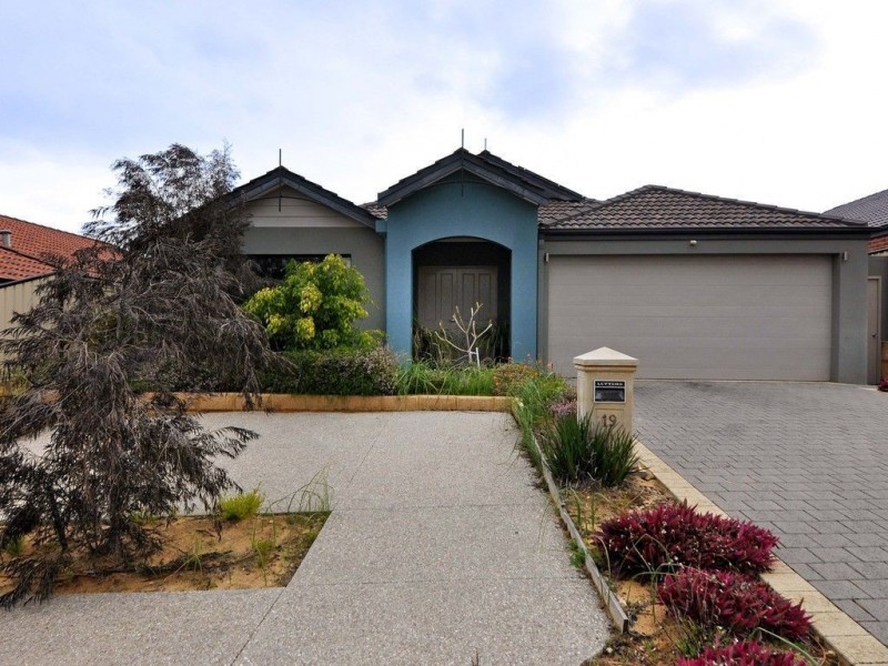 19 Longleaf Drive, Clarkson WA 6030