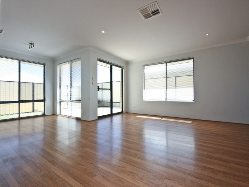 27 Lakewood Terrace, Clarkson WA 6030