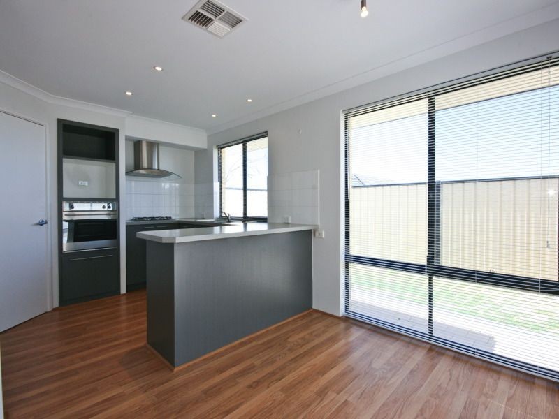 27 Lakewood Terrace, Clarkson WA 6030