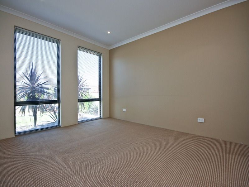 27 Lakewood Terrace, Clarkson WA 6030