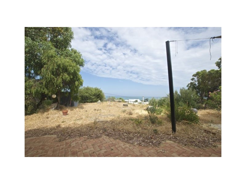 14 Hazel Avenue, Quinns Rocks WA 6030