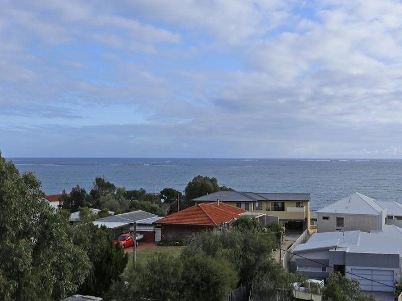 16 Hazel Avenue, Quinns Rocks WA 6030