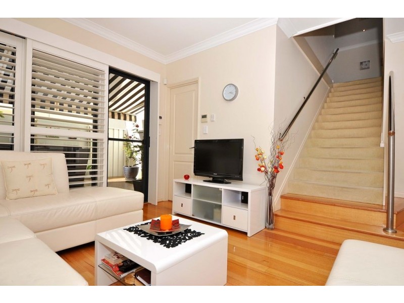 27 Glensanda Way, Mindarie WA 6030