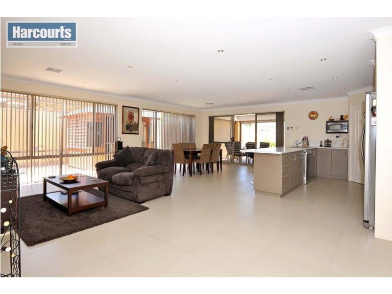 12 Bream Way, Yanchep WA 6035