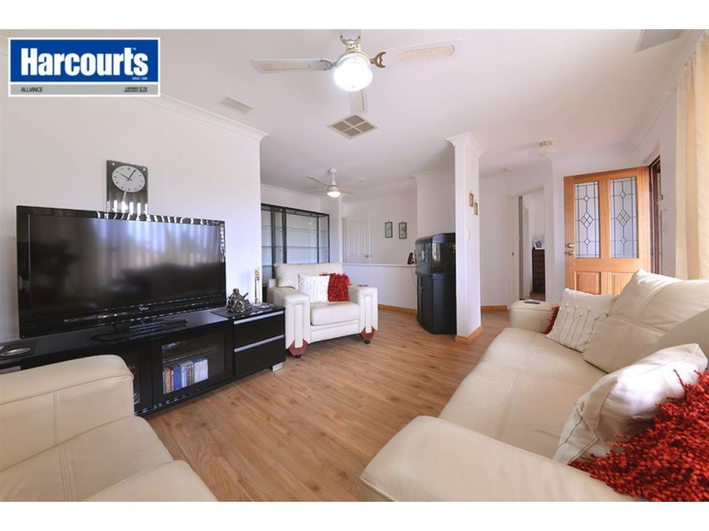 3 Stonehaven Parade, Kinross WA 6028