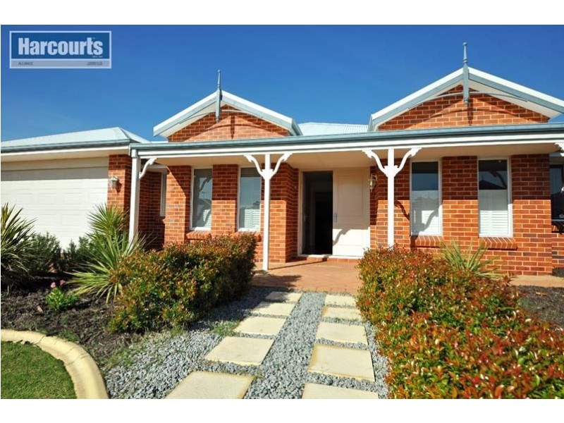8 Chalgrave Crescent, The Vines WA 6069