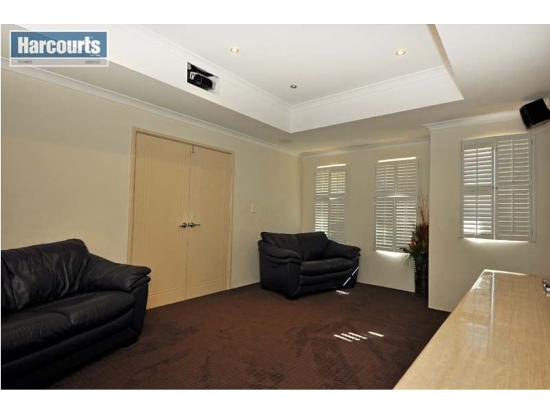 8 Chalgrave Crescent, The Vines WA 6069