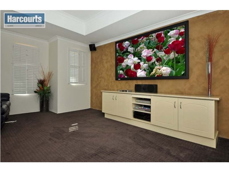 8 Chalgrave Crescent, The Vines WA 6069