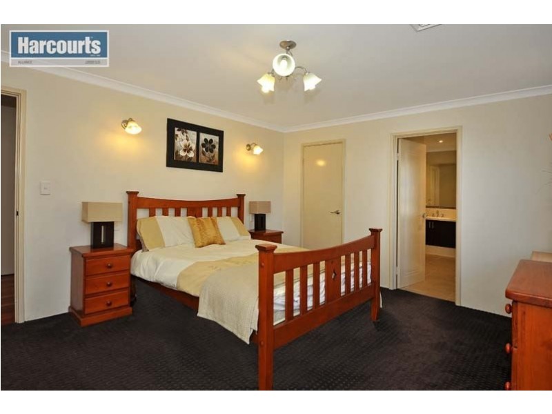 8 Chalgrave Crescent, The Vines WA 6069