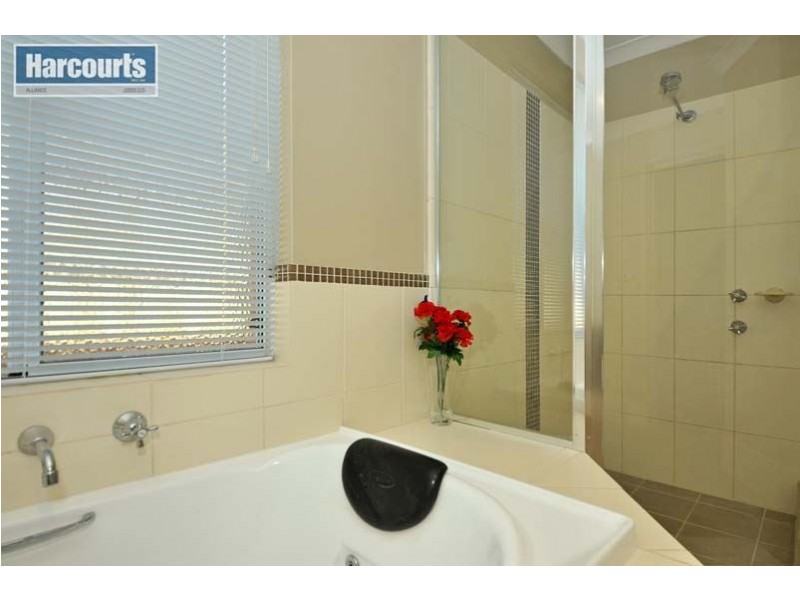 8 Chalgrave Crescent, The Vines WA 6069