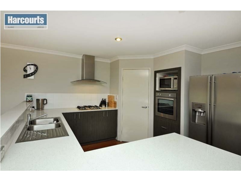 15 Calderstone Rise, Landsdale WA 6065