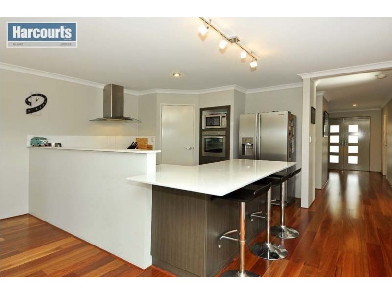 15 Calderstone Rise, Landsdale WA 6065