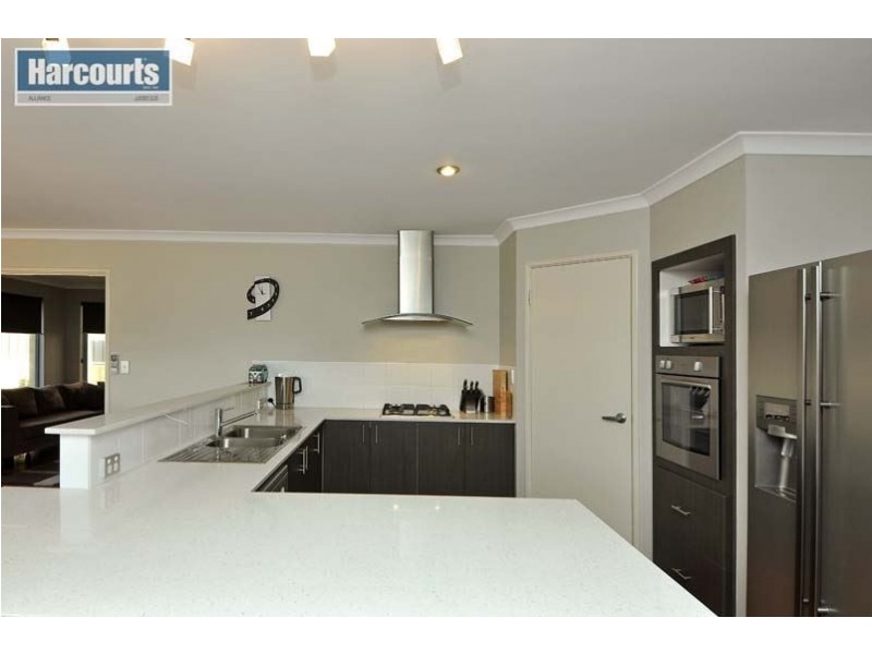 15 Calderstone Rise, Landsdale WA 6065