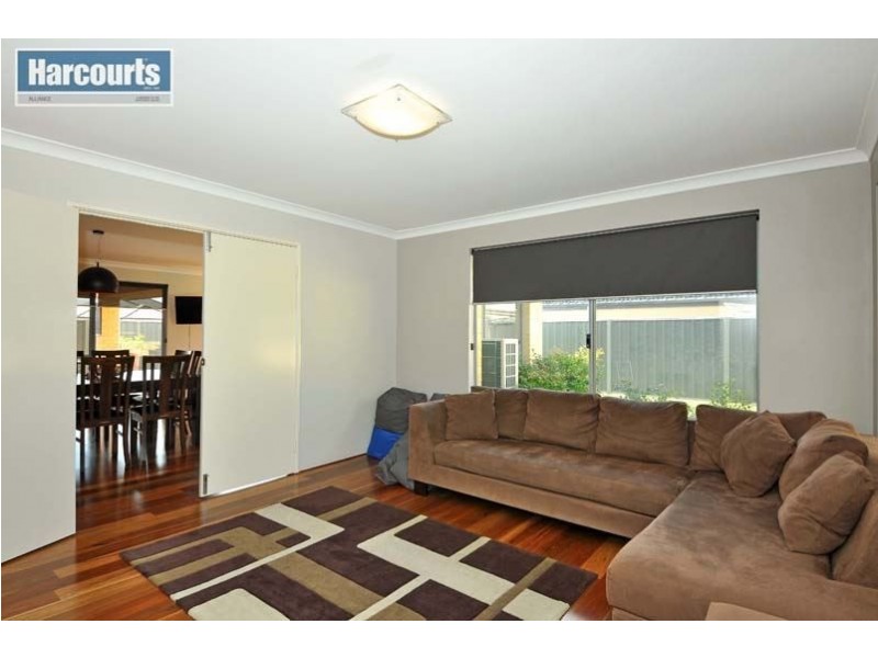 15 Calderstone Rise, Landsdale WA 6065