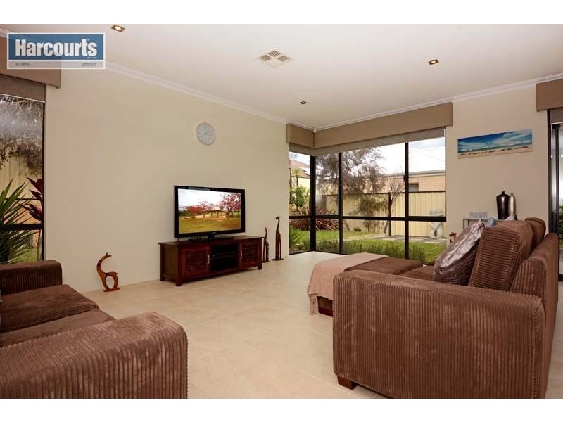 24 Riverlinks Drive, Clarkson WA 6030