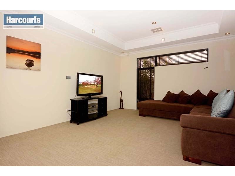 24 Riverlinks Drive, Clarkson WA 6030