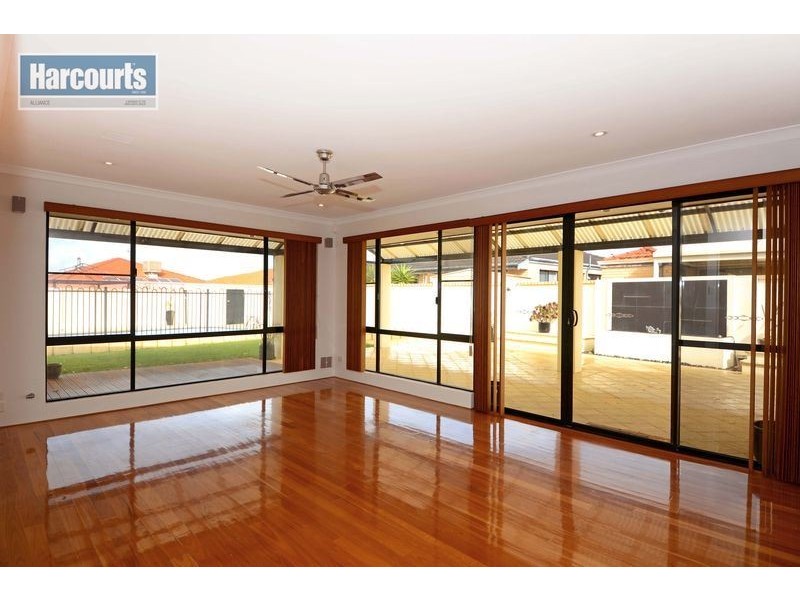 71 Cristobal Crescent, Mindarie WA 6030