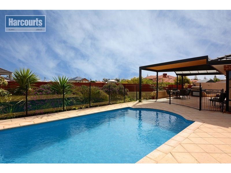 6 Jeddah Court, Mindarie WA 6030