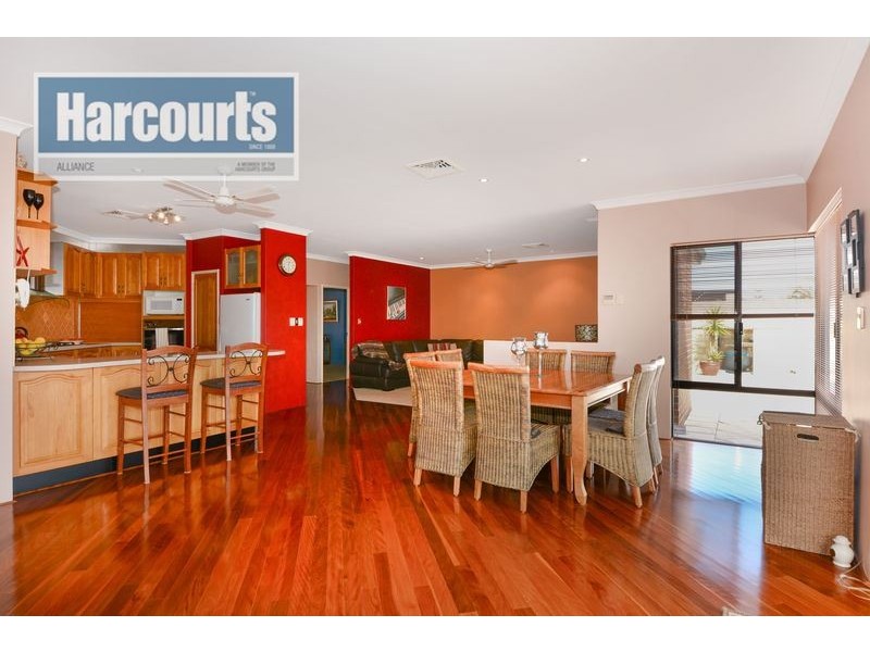 6 Jeddah Court, Mindarie WA 6030