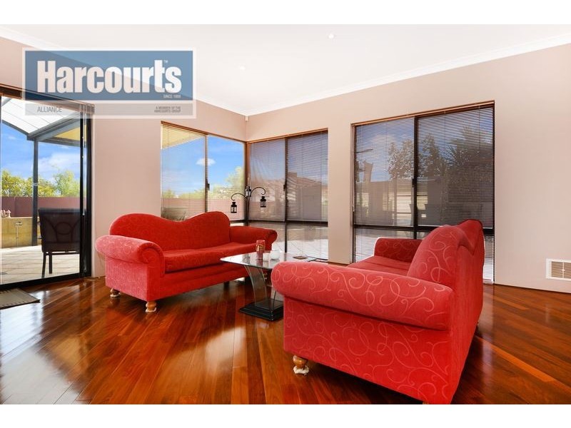 6 Jeddah Court, Mindarie WA 6030