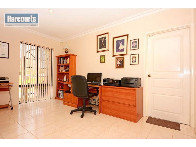 17 Avondale Court, Mindarie WA 6030