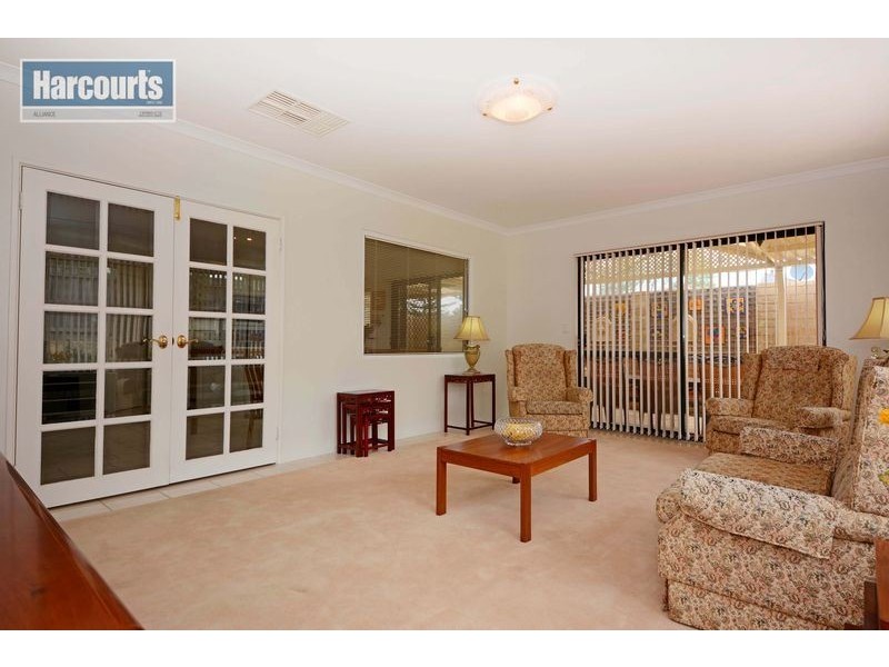 17 Avondale Court, Mindarie WA 6030