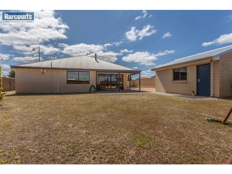 55 Ridgewood Boulevard, Ridgewood WA 6030