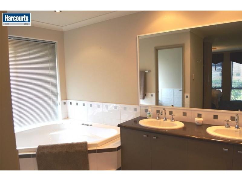 28 Amery Road, Hocking WA 6065