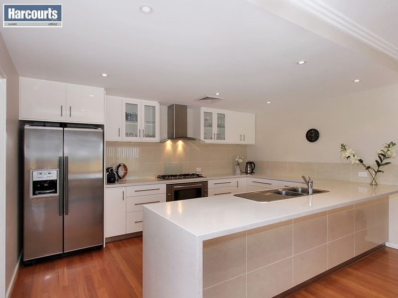 76 Roundhouse Parade, Jindalee WA 6036