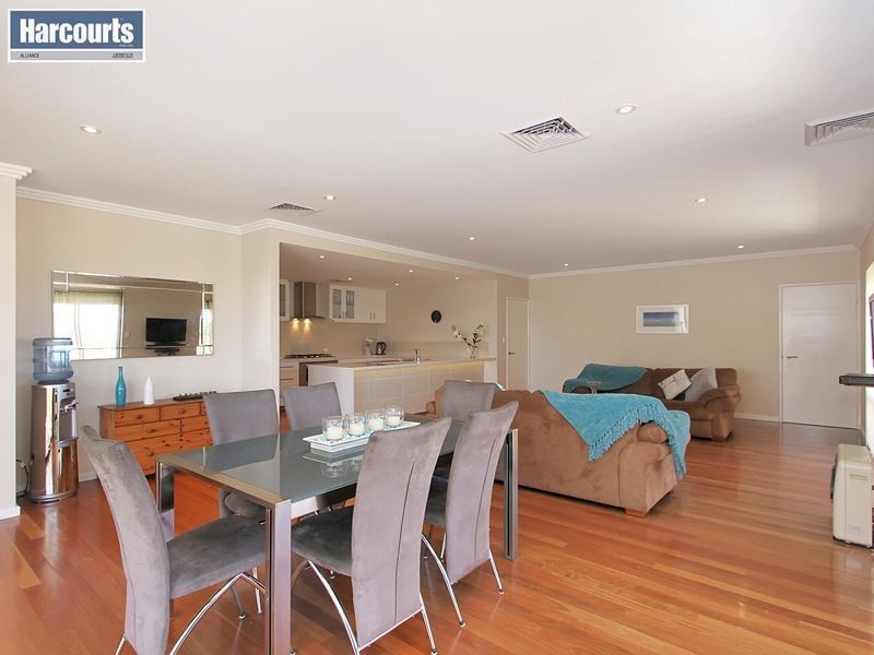 76 Roundhouse Parade, Jindalee WA 6036
