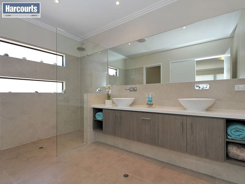 76 Roundhouse Parade, Jindalee WA 6036