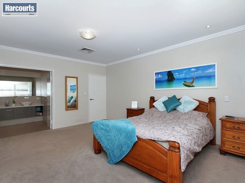 76 Roundhouse Parade, Jindalee WA 6036