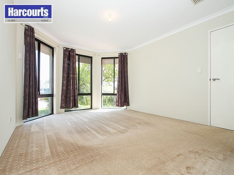12 Cheriton Drive, Carramar WA 6031