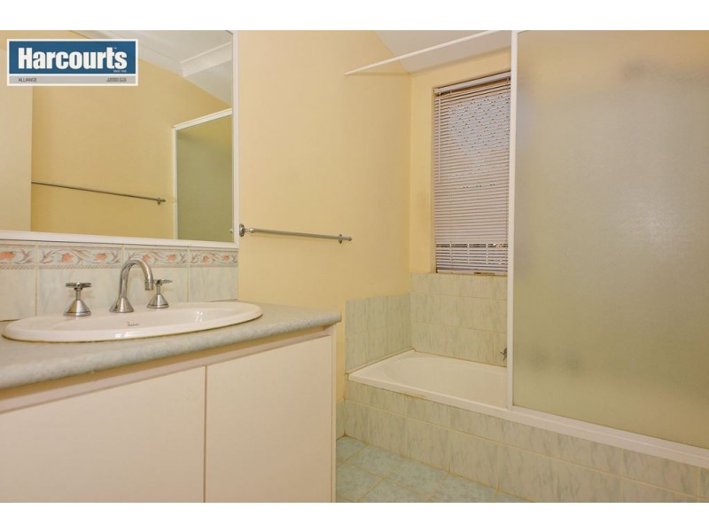 6 Bombala Close, Merriwa WA 6030