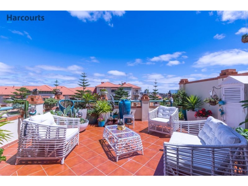 4/16 Toulon Circle, Mindarie WA 6030