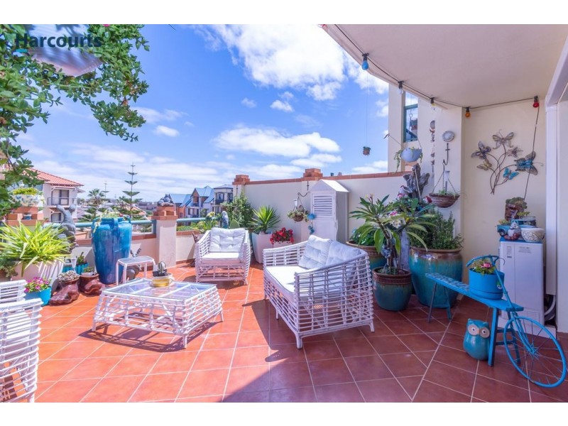 4/16 Toulon Circle, Mindarie WA 6030