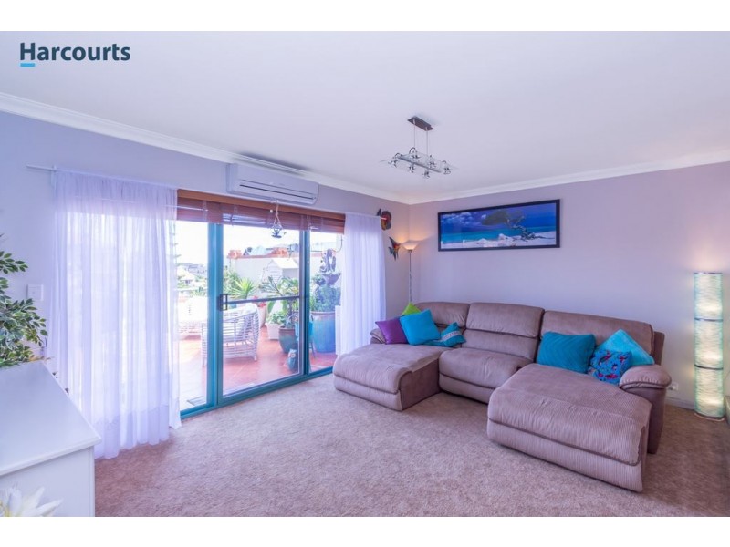 4/16 Toulon Circle, Mindarie WA 6030