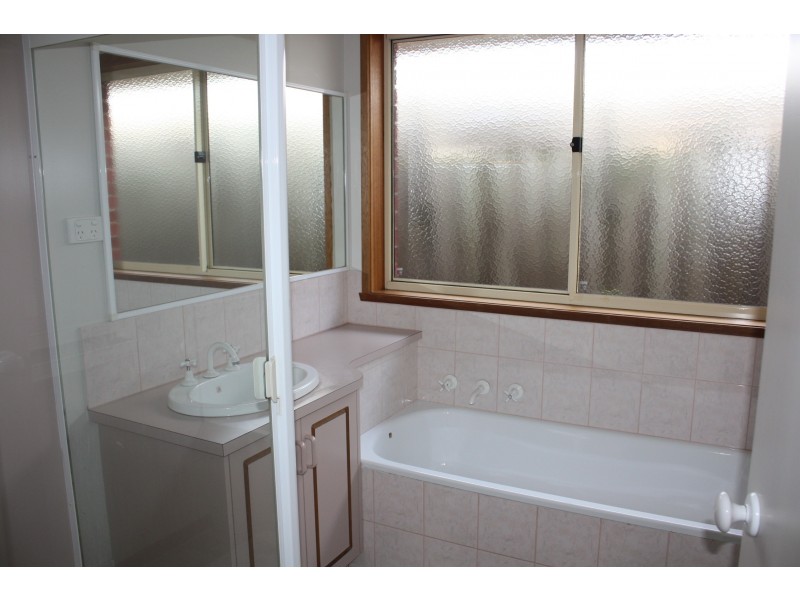 25 Pier Rd, Inverloch VIC 3996