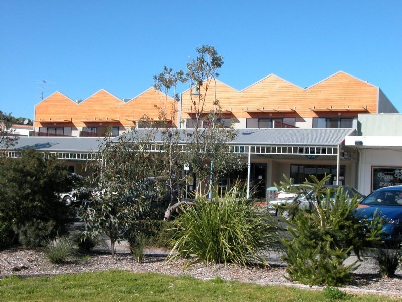 2/20 Beaton Place, Inverloch VIC 3996