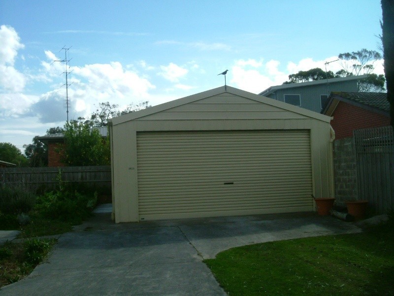 16 The Crescent, Inverloch VIC 3996