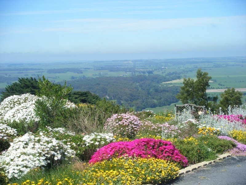 9 Cross Street, Outtrim VIC 3951